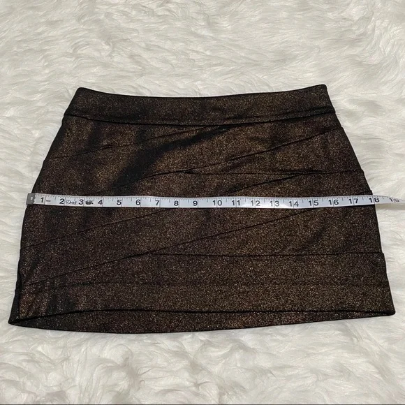 EXPRESS Gold Glittery Mini Skirt - Picture 3 of 6